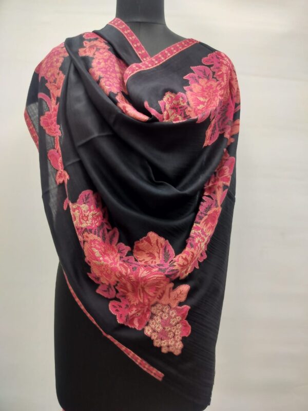 KASHMIRI SHAWLS MANUFACTURER
