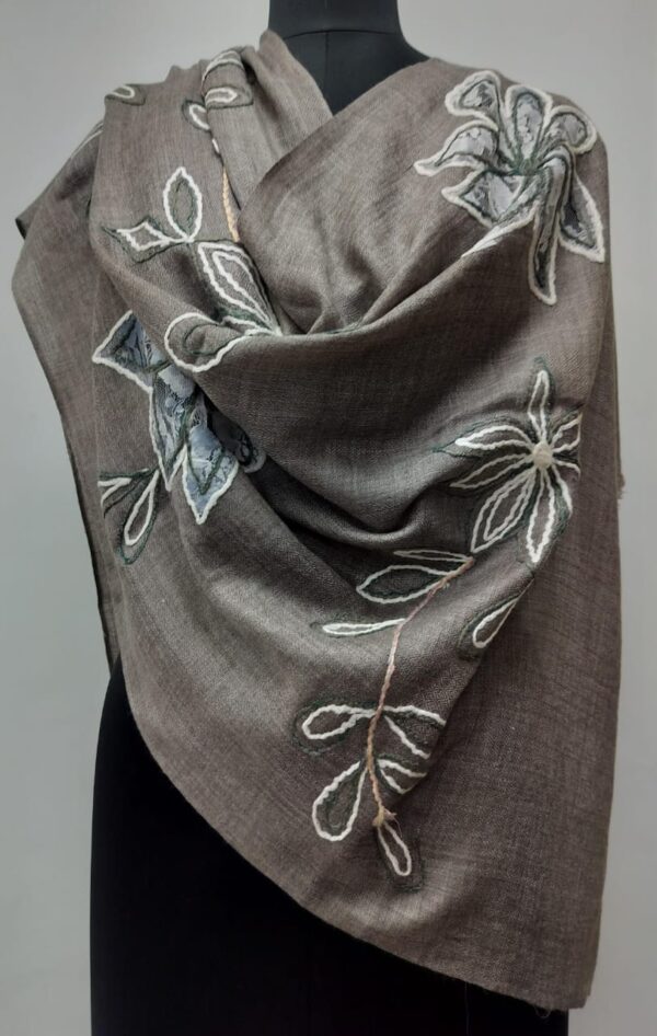 EMBROIDERED SHAWLS & SCARVES MANUFACTURER