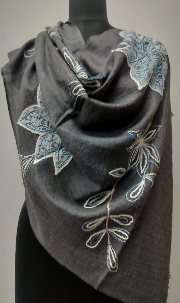 EMBROIDERED SHAWLS & SCARVES MANUFACTURER