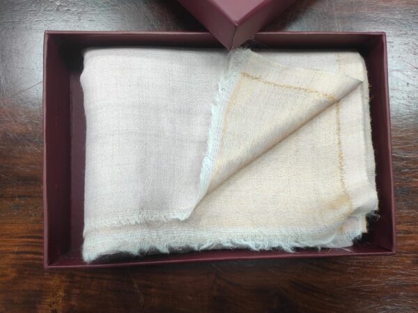 White Fine Wool Zari Reversible Stole – Winter Wear Manufacturer & Wholesale Supplier