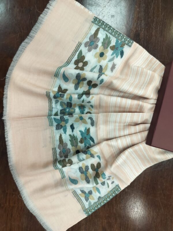 HANDWOVEN SCARVES MANUFACTURER
