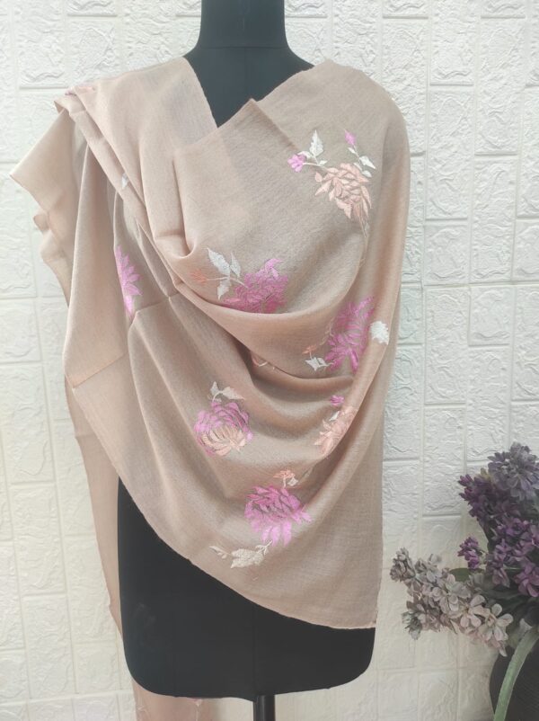 EMROIDERED SHAWL MANUFACTURER