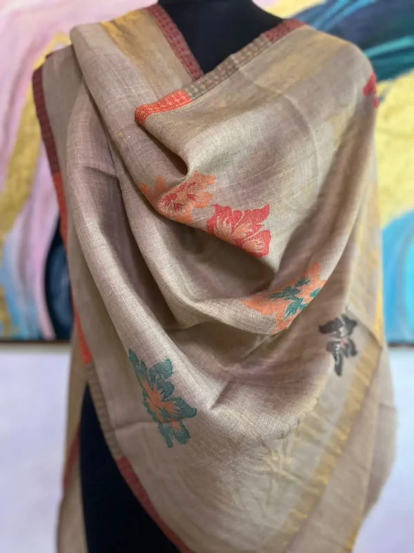 Beige Zari Flower Ladies Designer Shawls Manufacturer in India, Wholesale and Custom OEM