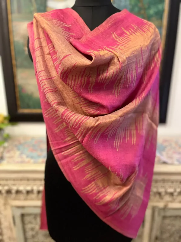 Bright Pink New Zig Zag Zari Ladies Designer Shawls Manufacturer
