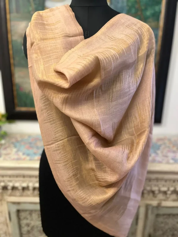 SOFT PEACH NEW ZIG ZAG ZARI LADIES DESIGNER SHAWLS MANUFACTURER